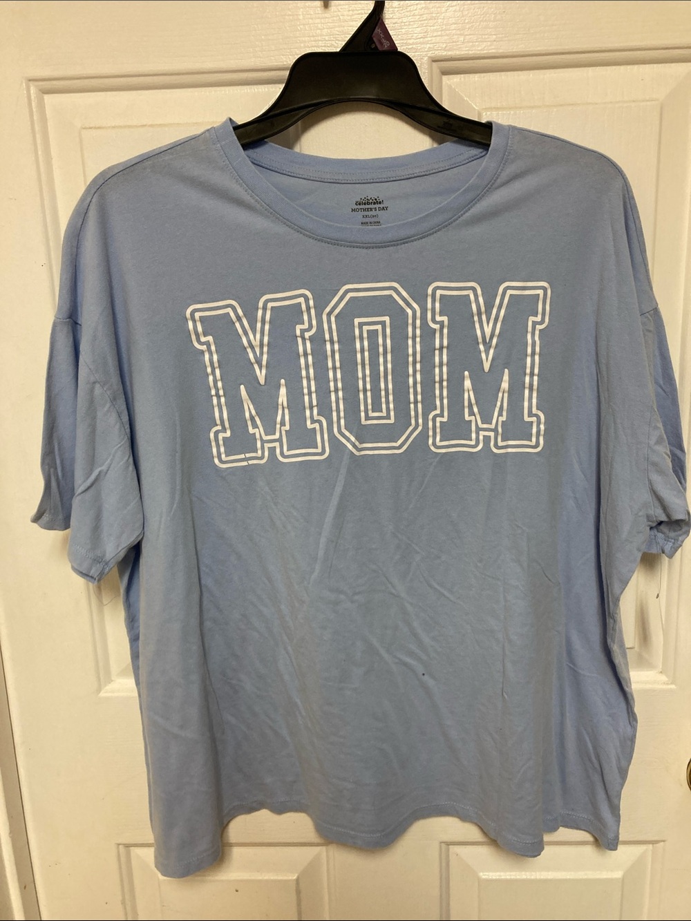 3/$20 bundle and save
Light Blue "MOM" Graphic Tee - Casual Women's Top